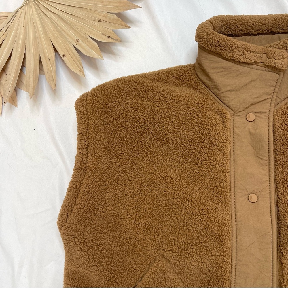 Free People FP Movement Scout It Out Twig Honey Tan Sherpa Oversized Vest Medium - Picture 6 of 10